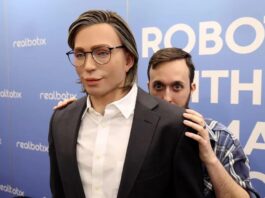 Найновіший людиноподібний робот від Realbotix: крок ближче до Незвичайної Долини