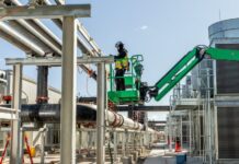 Розширення ІІ Стикається з Місцевим Опором, Уолл-стріт Звертає Увага