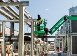 L’espansione dell’intelligenza artificiale incontra resistenze locali, Wall Street ne prende atto