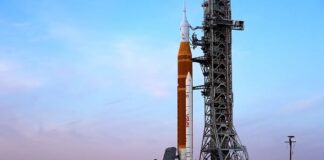 La NASA reprograma la misión lunar tripulada para su lanzamiento en abril