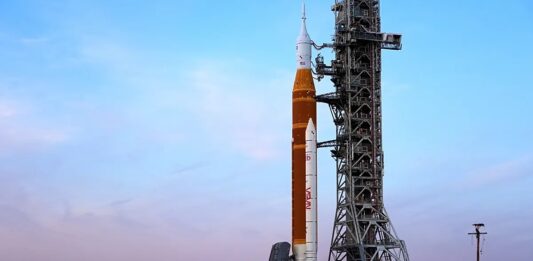 NASA Переносить Пілотовану Місію на Місяць на Квітень