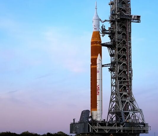 NASA Переносить Пілотовану Місію на Місяць на Квітень