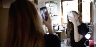 ІІ-генерована сексуальна образність: Підлітки-дівчата використовують “інструменти для оголення” з тією ж частотою, що і хлопчики