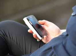 Північна Ірландія: Міністр Підтримує Можливу Заборону Соціальних Мереж для Молоді до 16 років