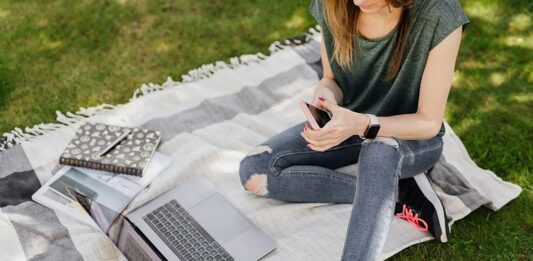 why your phone overheats in summer: 5 ways to keep it cool