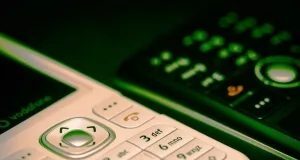 Cara Kerja Telepon Jerman Sebenarnya: Infrastruktur Tersembunyi di Balik Panggilan Anda